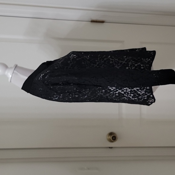 Banana Republic Size 8 Black Lace Button Front Blouse, Excellent Used Condition - Picture 5 of 10